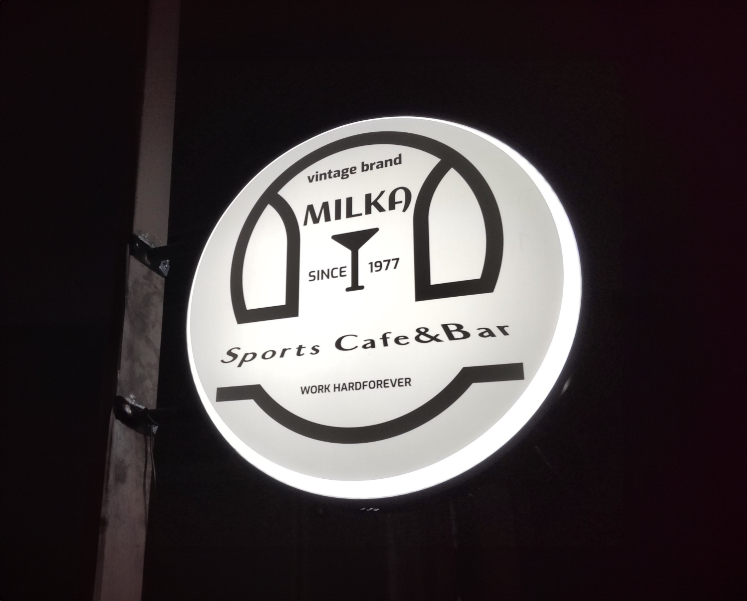 画像:LED丸型突出し看板